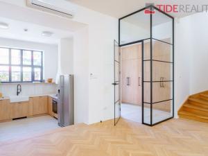 Pronájem rodinného domu, Praha, Na pískách, 380 m2