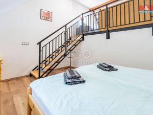 Pronájem atypického bytu, Hoštice, 80 m2