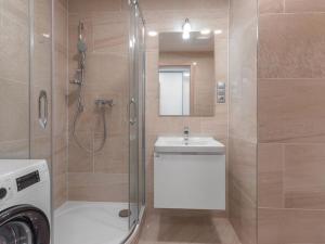 Pronájem bytu 1+kk, Praha - Vysočany, Bassova, 28 m2