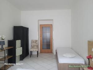 Pronájem bytu 1+1, Praha - Smíchov, U Santošky, 45 m2