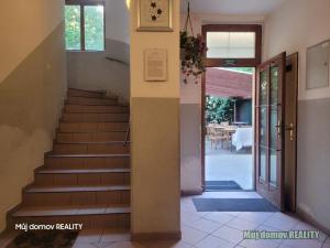 Pronájem bytu 1+1, Praha - Smíchov, U Santošky, 45 m2