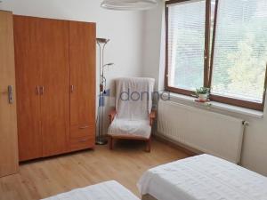 Pronájem bytu 2+kk, Praha, Lékařská, 53 m2