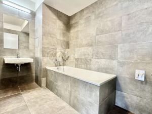 Pronájem bytu 2+kk, Praha, Zlochova, 54 m2