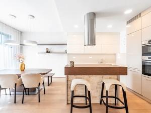 Pronájem bytu 4+kk, Praha - Vysočany, Svatošových, 126 m2