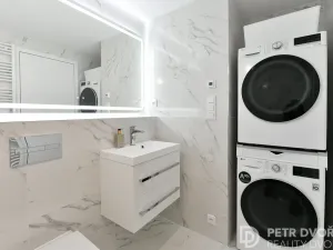 Pronájem bytu 2+kk, Praha - Karlín, Sokolova, 58 m2