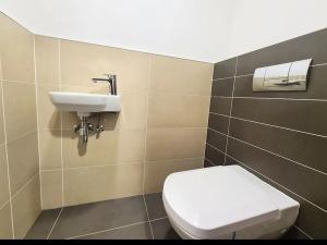 Pronájem bytu 2+kk, Praha - Nusle, K sídlišti, 72 m2