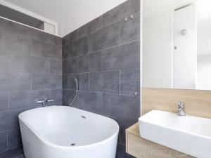 Pronájem bytu 1+kk, Praha - Záběhlice, Topolová, 31 m2