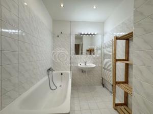 Pronájem bytu 3+1, Praha, Široká, 110 m2