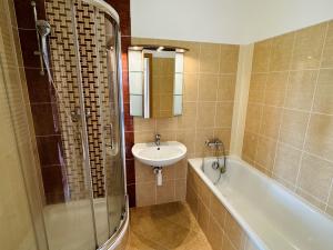 Pronájem bytu 2+kk, Praha, U Hostavického potoka, 49 m2