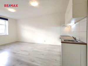 Prodej bytu 1+kk, Milovice, Slepá, 32 m2