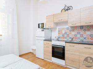 Pronájem bytu 1+kk, Praha, Čestmírova, 25 m2