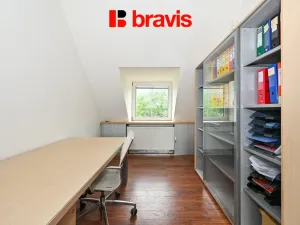 Pronájem kanceláře, Hradčany, Tišnovská, 1016 m2