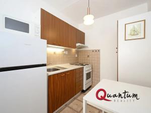 Pronájem bytu 2+kk, Praha - Řepy, Laudova, 45 m2