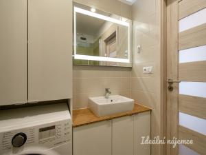 Pronájem bytu 2+kk, Praha - Troja, U Pentlovky, 38 m2