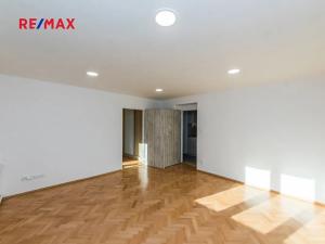 Pronájem bytu 3+1, Praha - Zbraslav, Nezvalova, 56 m2