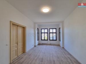 Pronájem bytu 3+1, Karlovy Vary, Západní, 75 m2
