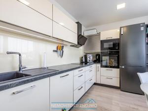 Prodej bytu 3+1, Znojmo, Dukelských bojovníků, 70 m2