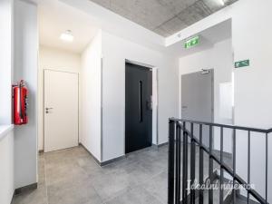 Pronájem bytu 1+kk, Praha - Kyje, Za černým mostem, 23 m2