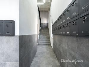 Pronájem bytu 1+kk, Praha - Kyje, Za černým mostem, 23 m2