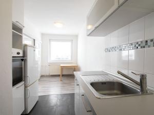 Pronájem bytu 2+kk, Praha - Bohnice, Štětínská, 50 m2