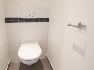 Pronájem bytu 2+kk, Praha - Bohnice, Štětínská, 50 m2