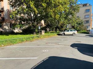 Pronájem garážového stání, Praha, Černokostelecká, 13 m2