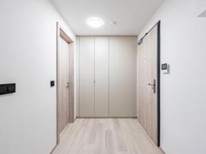 Pronájem bytu 1+kk, Praha - Hlubočepy, Hlubočepská, 27 m2