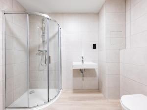 Pronájem bytu 1+kk, Praha - Hlubočepy, Hlubočepská, 27 m2