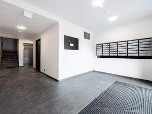 Pronájem bytu 1+kk, Praha - Hlubočepy, Hlubočepská, 27 m2