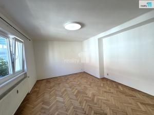 Pronájem bytu 1+1, Praha - Vinohrady, Kouřimská, 49 m2