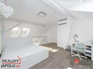 Pronájem bytu 2+kk, Praha - Vršovice, Holandská, 44 m2
