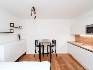 Pronájem bytu 1+kk, Praha - Karlín, Peckova, 27 m2