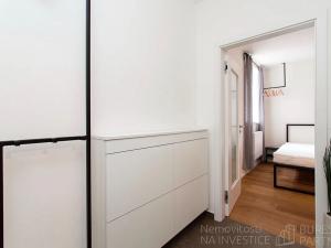 Pronájem bytu 1+kk, Praha - Karlín, Peckova, 27 m2