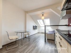 Pronájem bytu 3+kk, Praha - Holešovice, Ortenovo náměstí, 78 m2