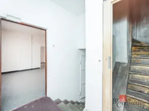 Prodej komerční nemovitosti, Karlovy Vary, Varšavská, 145 m2