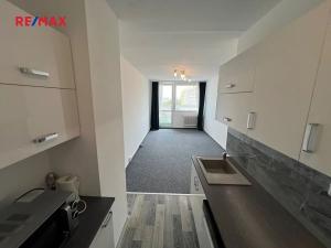 Pronájem bytu 2+kk, Praha - Kamýk, Smotlachova, 44 m2