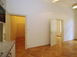 Pronájem bytu 2+kk, Praha - Staré Město, Kozí, 39 m2