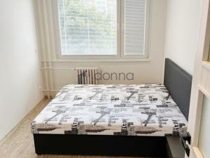 Pronájem bytu 2+kk, Praha, Hněvkovského, 45 m2