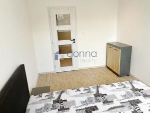 Pronájem bytu 2+kk, Praha, Hněvkovského, 45 m2