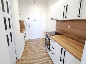 Pronájem bytu 1+kk, Hradec Králové, Nerudova, 31 m2