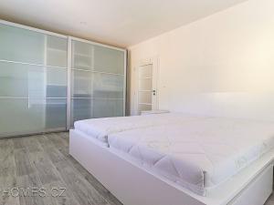 Pronájem bytu 2+kk, Praha - Dolní Chabry, Pod zámečkem, 60 m2