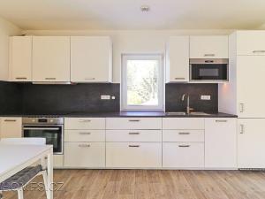 Pronájem bytu 2+kk, Praha - Dolní Chabry, Pod zámečkem, 60 m2