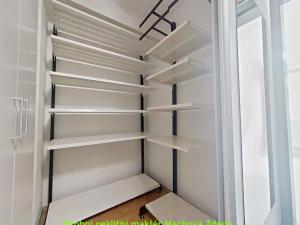 Pronájem bytu 3+kk, Praha - Vysočany, Na Harfě, 66 m2