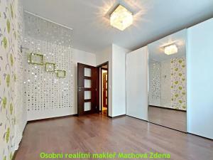 Pronájem bytu 3+kk, Praha - Vysočany, Na Harfě, 66 m2