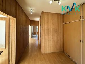 Prodej bytu 3+1, Ostrov, Hlavní třída, 72 m2