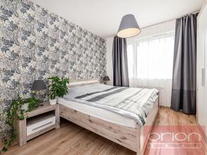 Pronájem bytu 2+kk, Praha - Žižkov, V zahrádkách, 56 m2