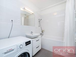 Pronájem bytu 2+kk, Praha - Žižkov, V zahrádkách, 56 m2