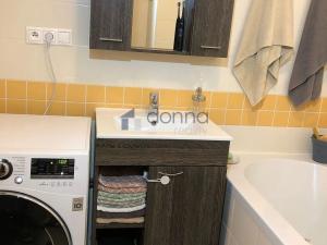 Pronájem bytu 2+kk, Praha, U Hostavického potoka, 51 m2