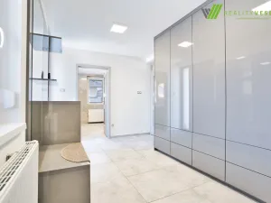 Prodej rodinného domu, Lužice, 190 m2