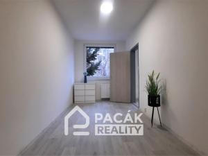 Pronájem bytu 2+1, Olomouc - Neředín, Stiborova, 45 m2